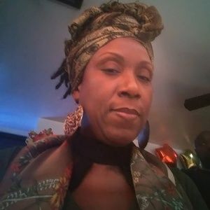 Meet your Posher, Elisa